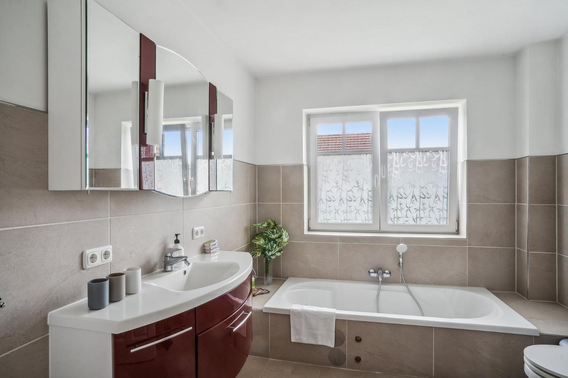 Oara Comfort Home, 160qm Mit Garten Apartment